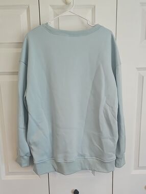 Light Blue Women's Crewneck Sweatshirt W/ Pockets